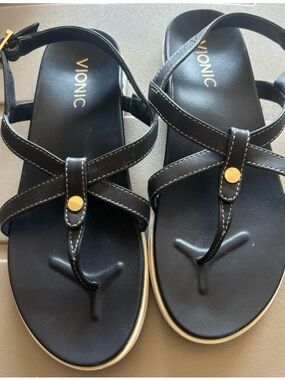 Vionic Women's navy with back strap arch assist sandals